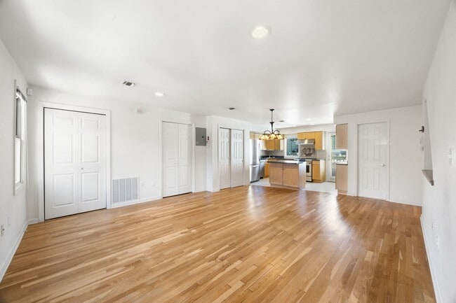 Building Photo - 312 Washington St Unit 3