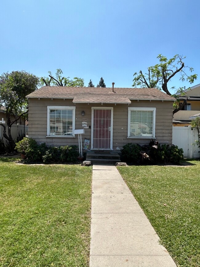 Photo - 208 E Ellsworth Ave