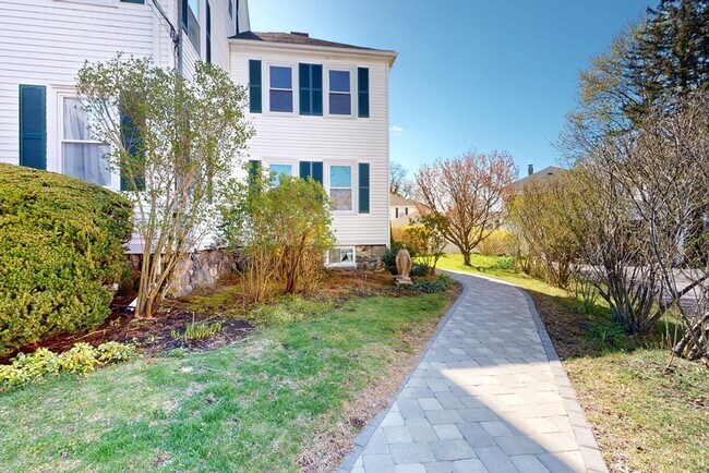 Photo - 18 Faneuil Rd