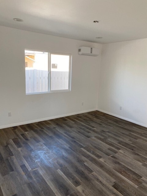 Photo - 1419 W 216th St