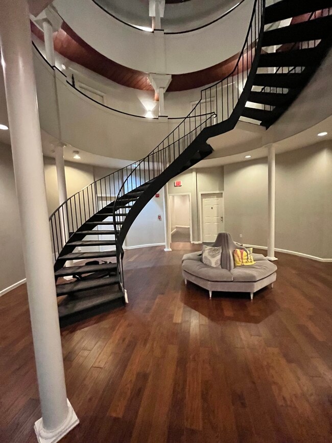 Building Photo - 17 Bow St Unit 22