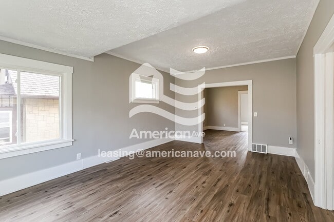 Photo - 2859 Corby St