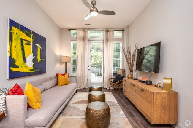 1BR, 1BA - 761SF
