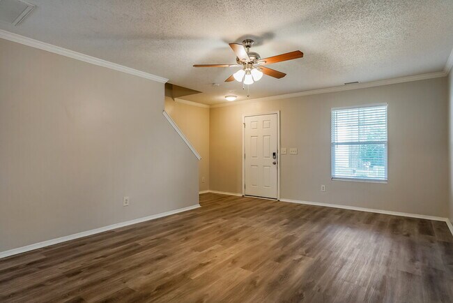 Photo - 3128 Varcroft Rd