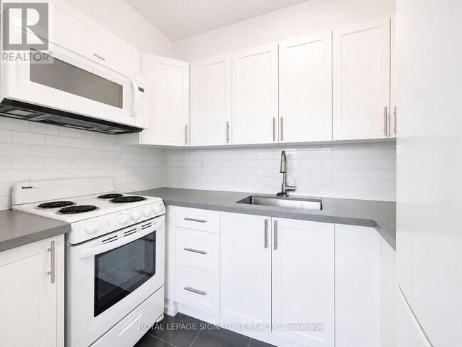 Photo - 666 Spadina Ave. Unit 1501