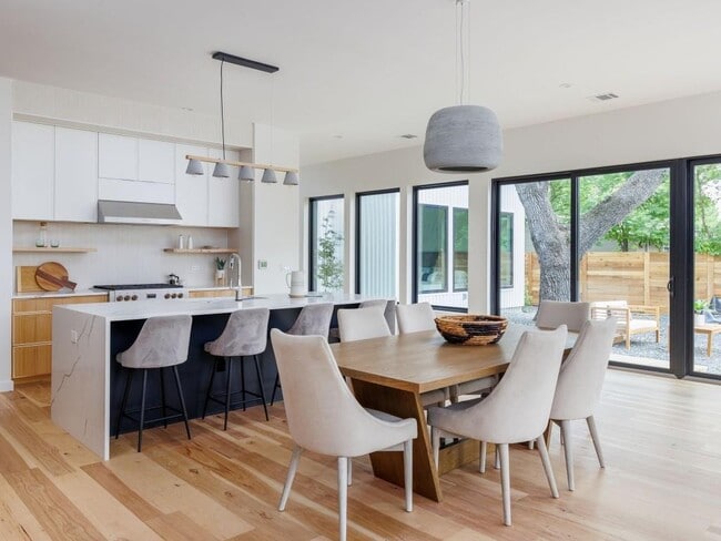 Photo - 1109 W Oltorf St