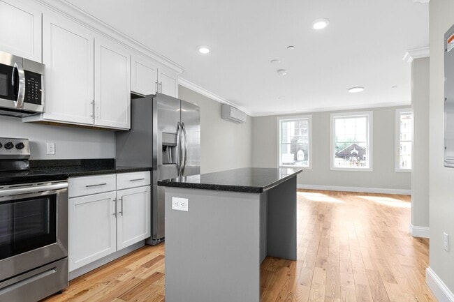 Photo - Third and Central Place