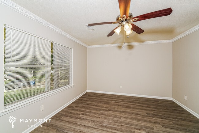 Photo - 77 Oakwood St