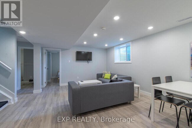 Photo - 1057 Falaise Rd