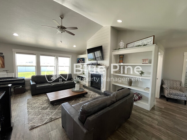 Photo - 6028 Fox Run Dr