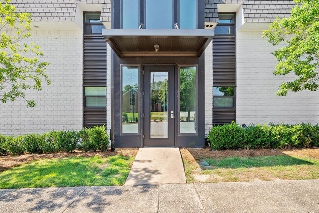 Building Photo - SPRINGHILL OAKS CONDOMINIUMS