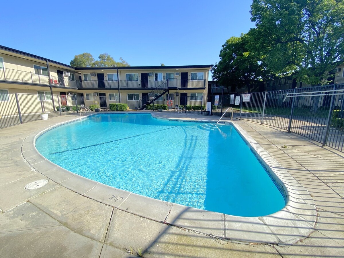Photo - 2512 Edison Avenue - Oak Plaza Apartments