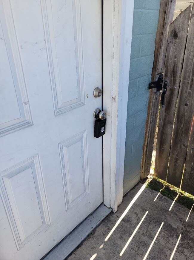 Photo - 6918 Irvington Blvd Unidad A