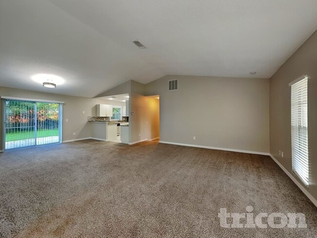 Photo - 823 Balsamwood Ln