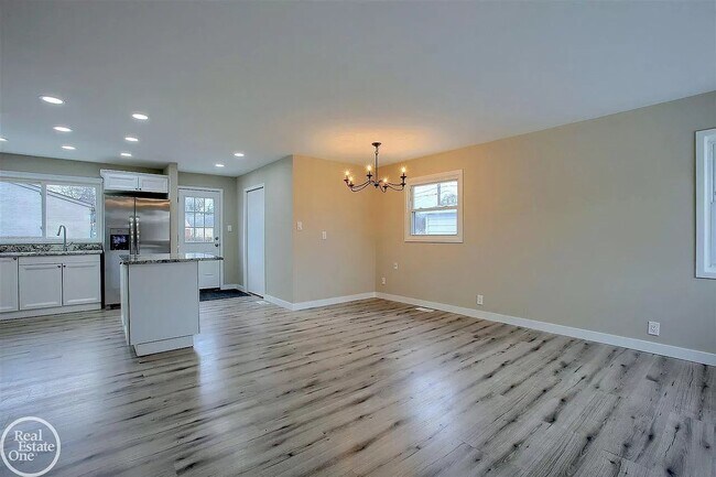 Photo - 47705 Roland St