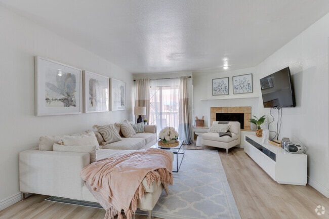 2BR, 2BA - 1,107SF - Living Room