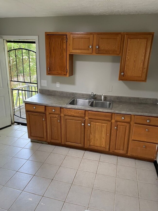 Photo - 592 E 3rd Ave