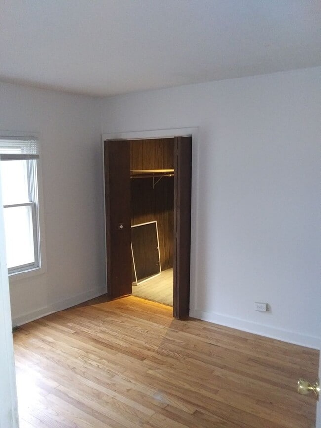 Photo - Spacious 2 Bedroom Home w/ 2.5 car garage - Westmont