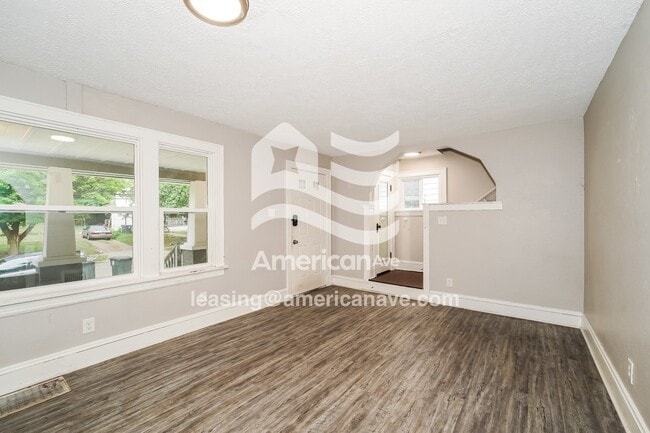 Photo - 560 Garry Rd
