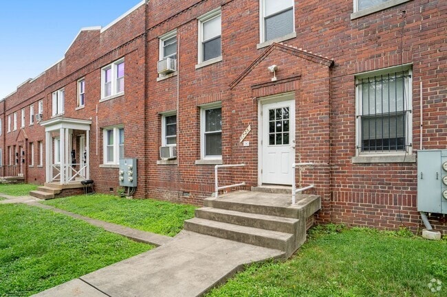 Building Photo - Kingman Park Charming Brick Townhome - Mov...