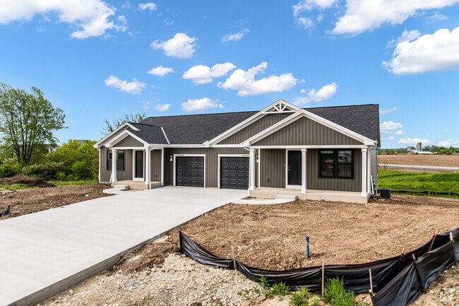 Building Photo - W219N16241 Primrose CtUnit 1 Rental