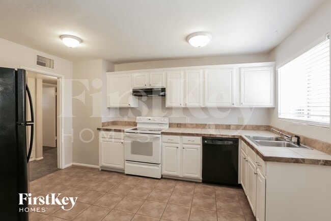 Photo - 1357 W Sells Dr