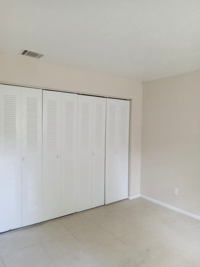 Photo - 5230 SE 31st St Apartamentos Unidad 5230C