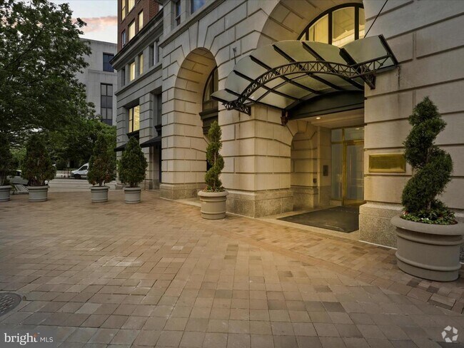 Building Photo - 601 Pennsylvania Ave NW Unit 612 Rental