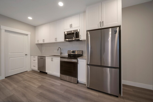 Building Photo - 310 E 6240 S Rental