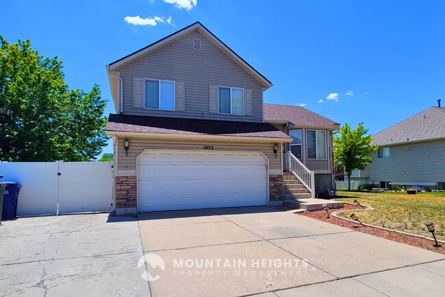 Photo - Beautifully Updated 4BR Home & Large Fenced Yard!