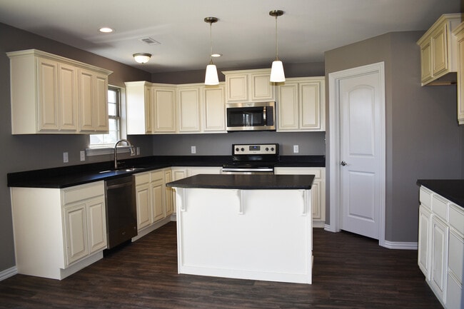 Photo - 4 Bedroom Home in Prairie Grove!!!