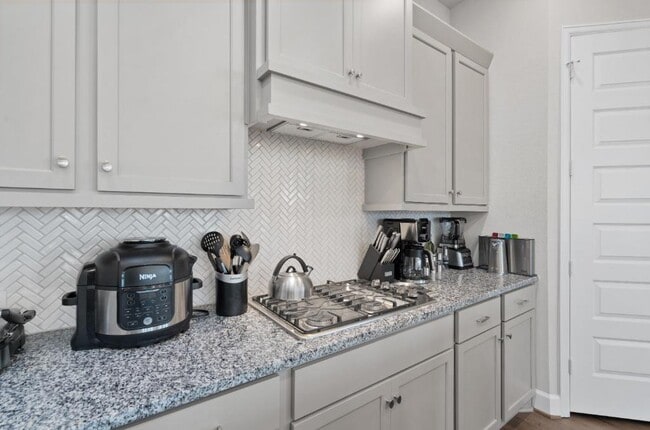 Photo - 547 Jefferson Dr