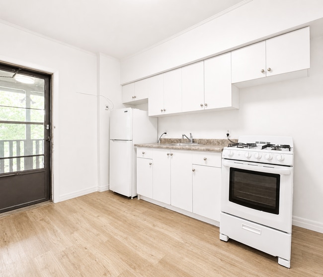 Photo - 983 Barton St E Unit 983 - 4