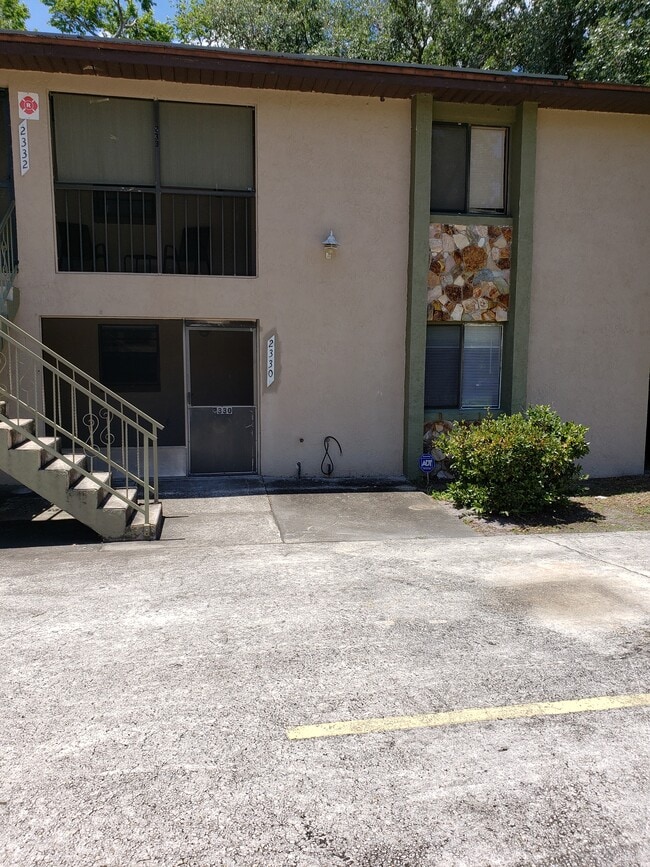 Building Photo - 2330 Fox Hollow Dr Unit 2330