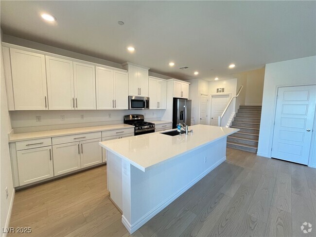 Building Photo - 600 Carriage Hill Dr Rental