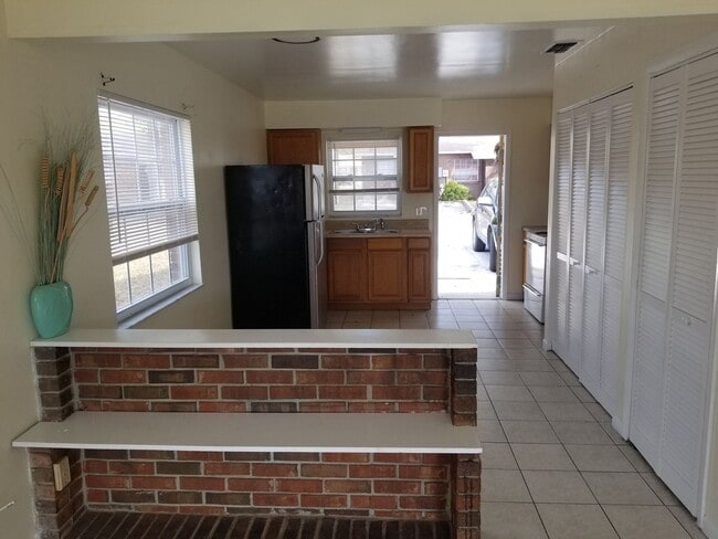 Photo - 2014 Ave H NW