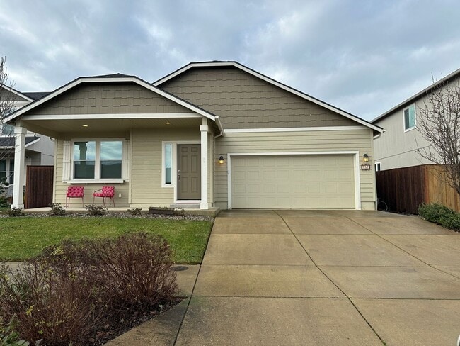 Building Photo - Newer Super Clean 3 Bedroom 2 Bath Home In NE Albany