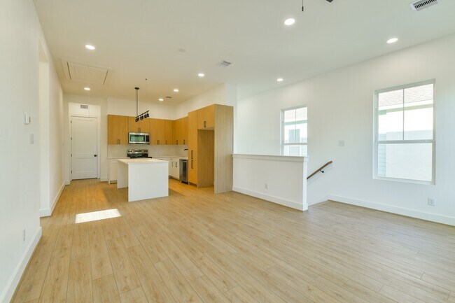 Photo - 164 Wallace St