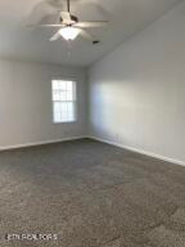 Photo - Knoxville 37914 - Short-term 6-month or 1 ...