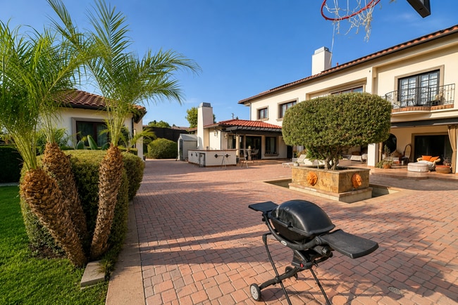 4141 Prospect Ave