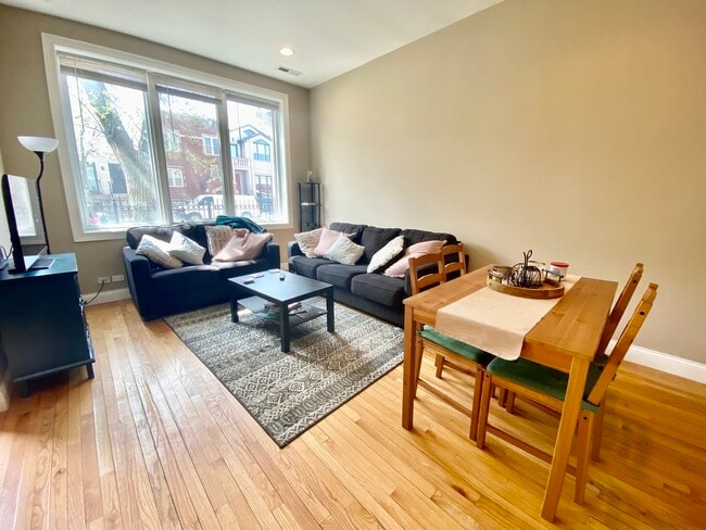 Photo - 2426 W Erie St Unidad 1