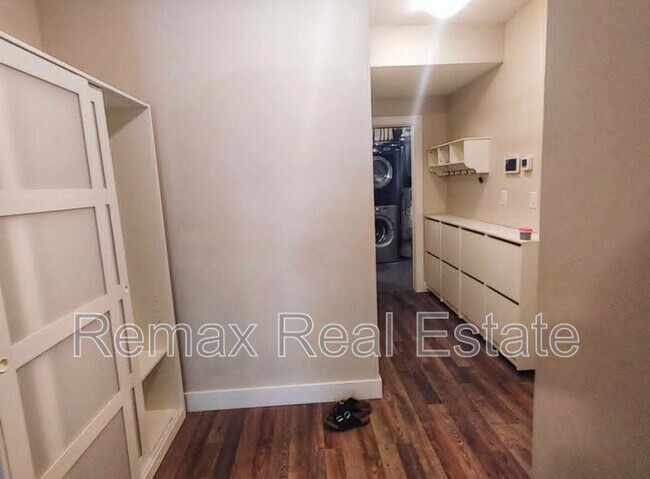 Photo - 10725-10796 96 St