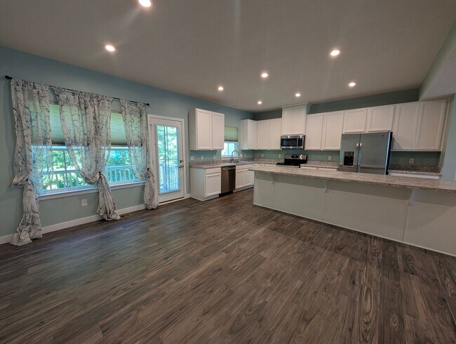 Photo - 3-4 Bedrooms Townhome Concord Village, Avo...