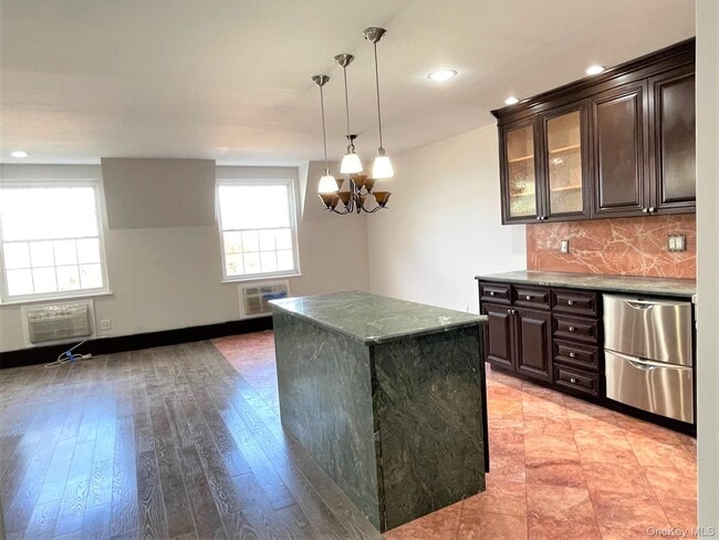 Photo - 205-30 Brian Crescent Unidad 3F