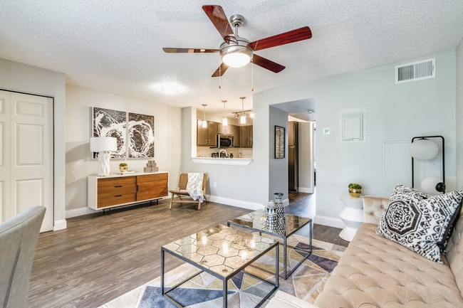 1BR, 1BA - 750SF - The Landing at East Mil Apartments