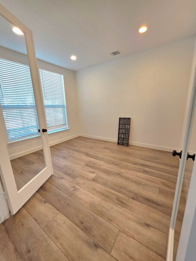 Photo - 15365 Legacy Pk Wy