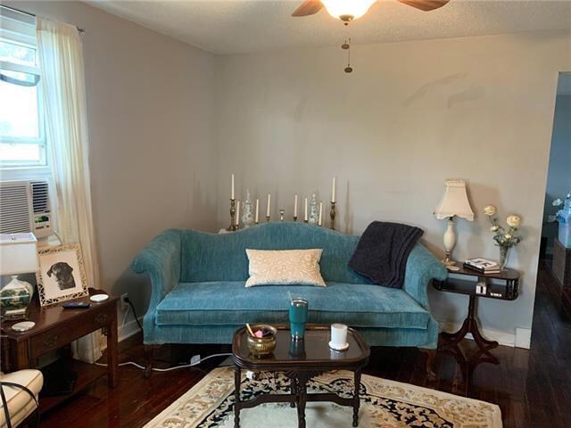 Photo - 8943 Jeannette St