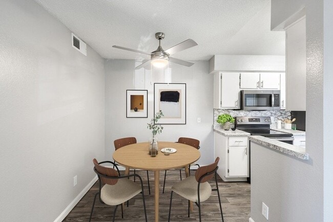 1BR, 1BA - 588SF - Kitchen