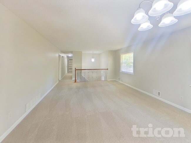 Photo - 2574 Northbrook Rd