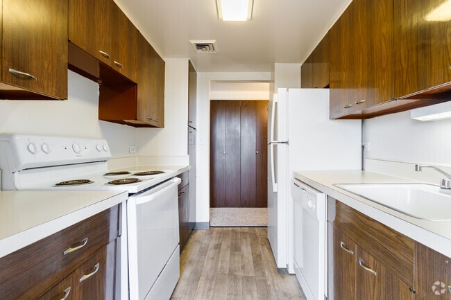 2 BR, 2 BA - The Tuscany, 1090 SF